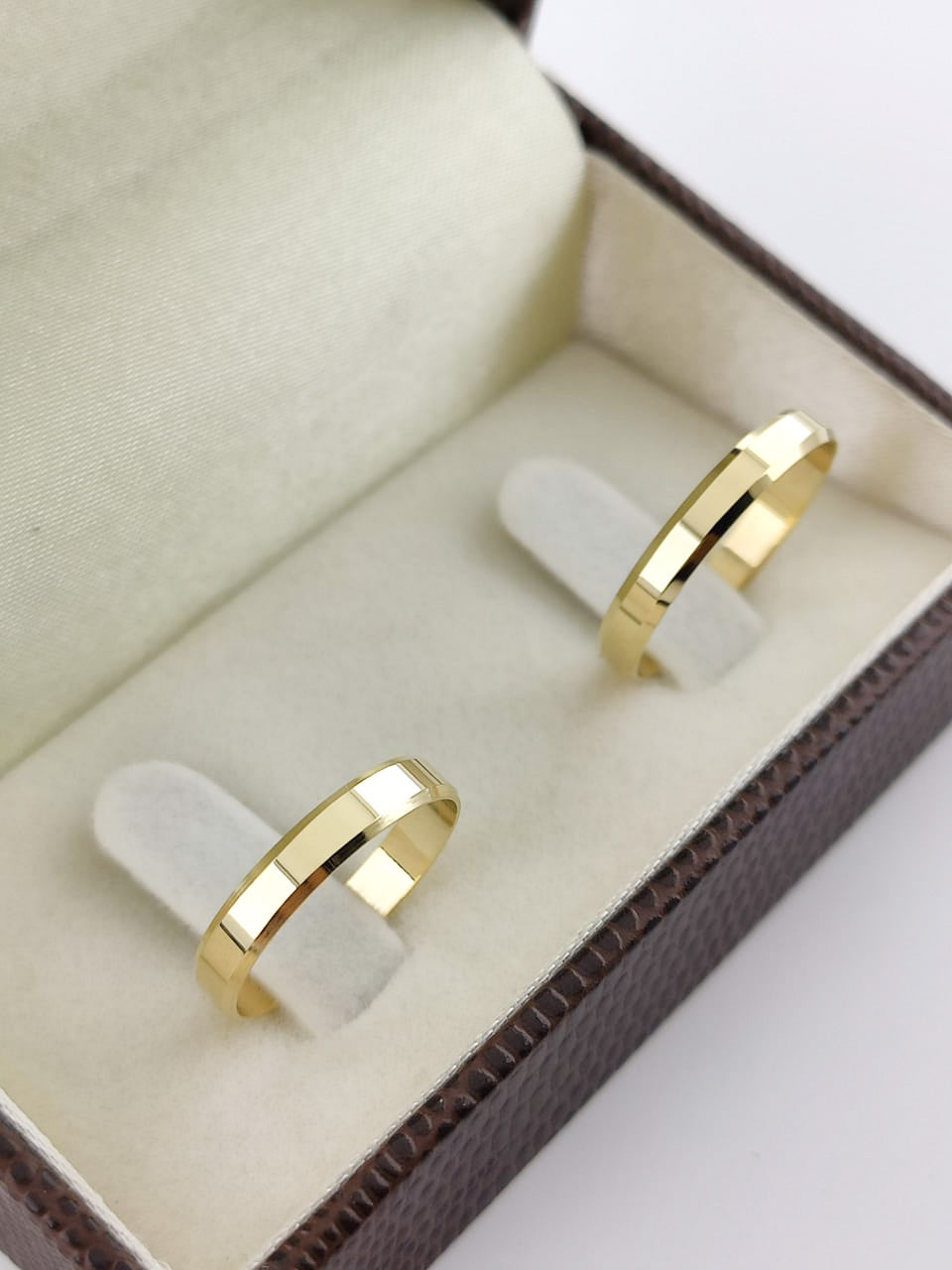 Aliança Reta 3mm Fina e Discreta em Ouro 18K Acabamento Premium RT 66 Sou Linda