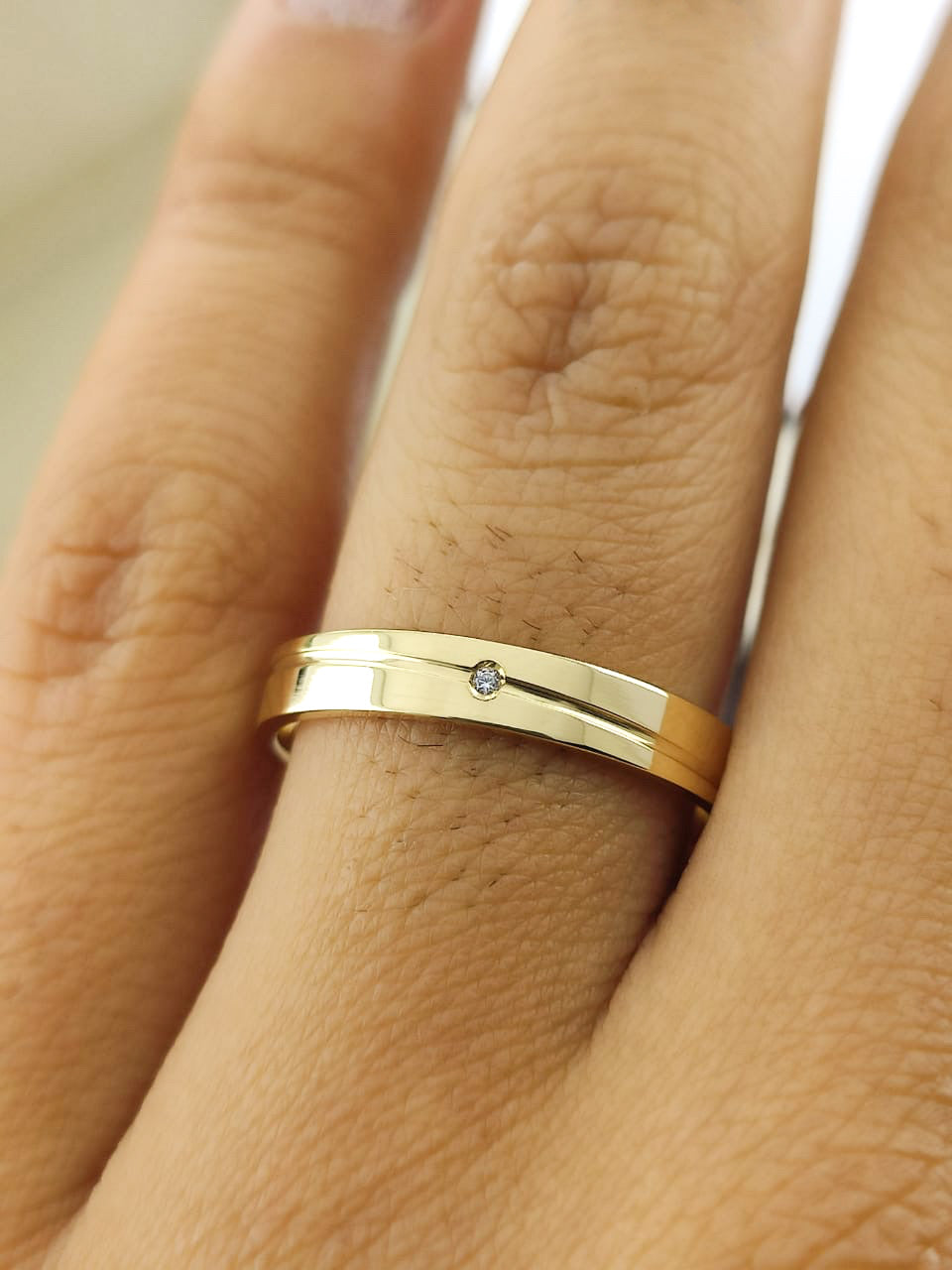 Aliança Reta 3mm com Ponto de Luz em Ouro 18K Acabamento Premium RT 64 Sou Linda