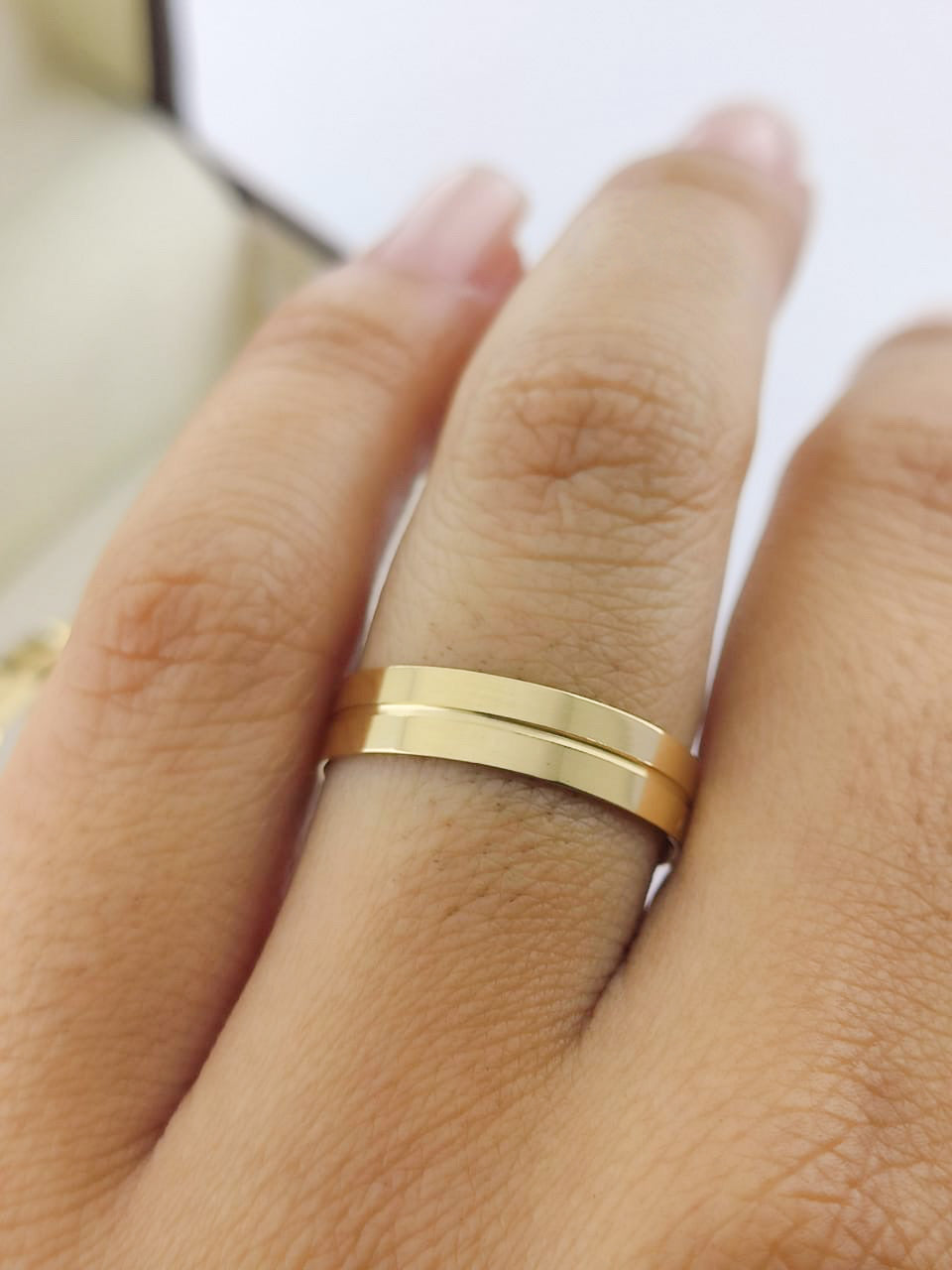 Aliança Reta 4mm Moderna e Atemporal em Ouro 18K Acabamento Premium RT 73 Sou Linda