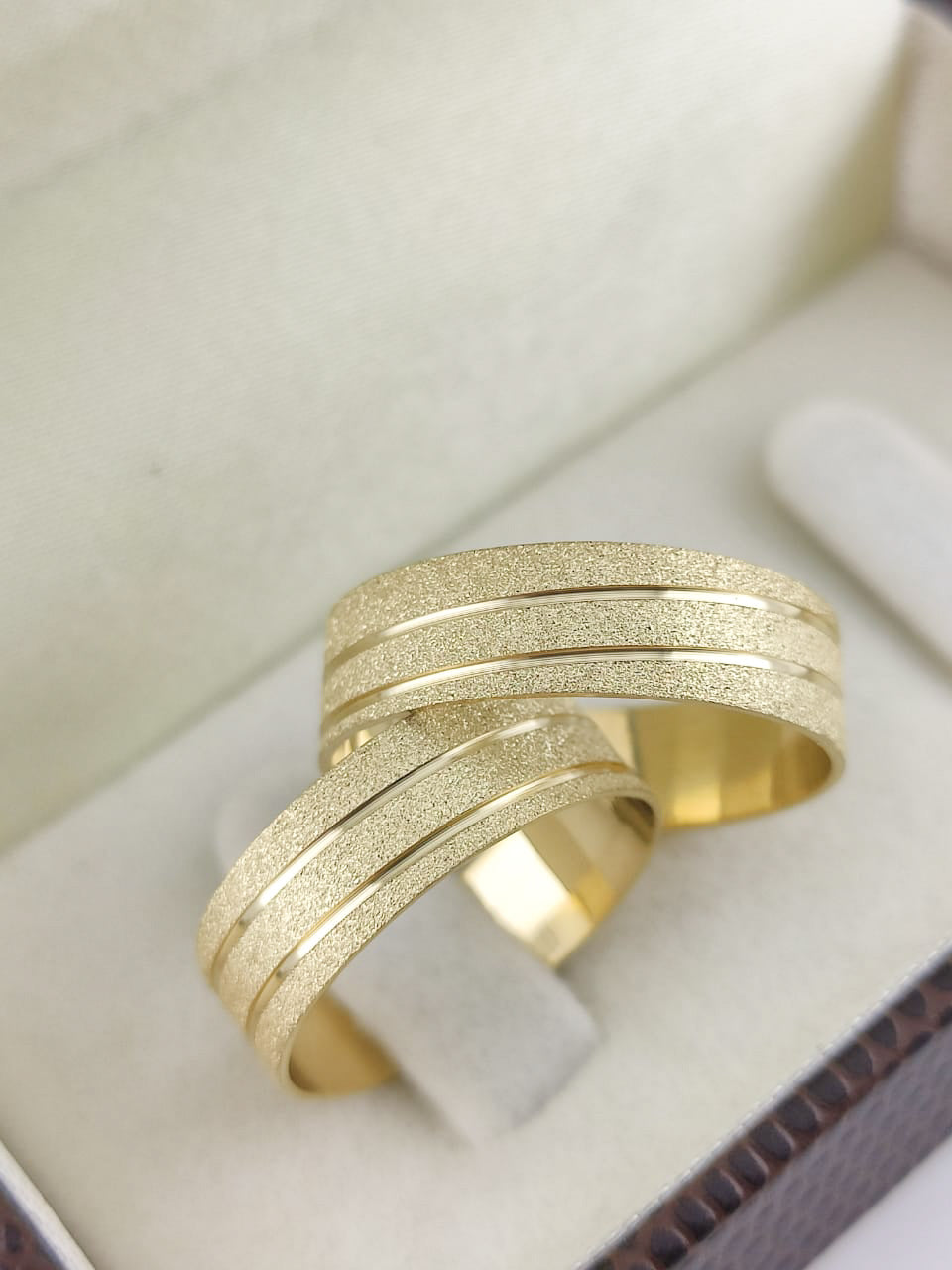 Aliança Reta 6mm Sofisticada em Ouro 18K Acabamento Premium RT 71 Sou Linda