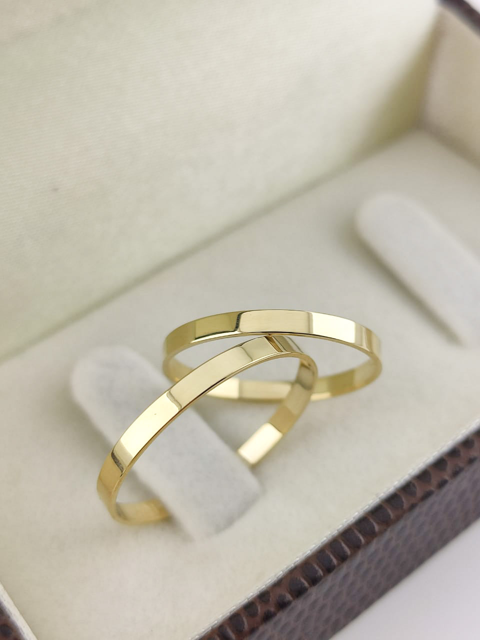 Aliança Reta 2mm Minimalista em Ouro 18K Acabamento Premium RT 70 Sou Linda