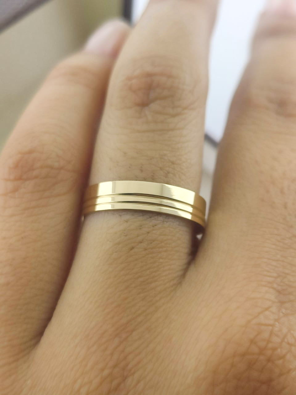 Aliança Reta 4mm com Brilho Intenso em Ouro 18K Acabamento Premium RT 80 Sou Linda