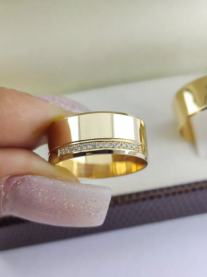 Aliança Reta 8mm com Cravejamento Refinado em Ouro 18K Acabamento Premium RT 85 Sou Linda