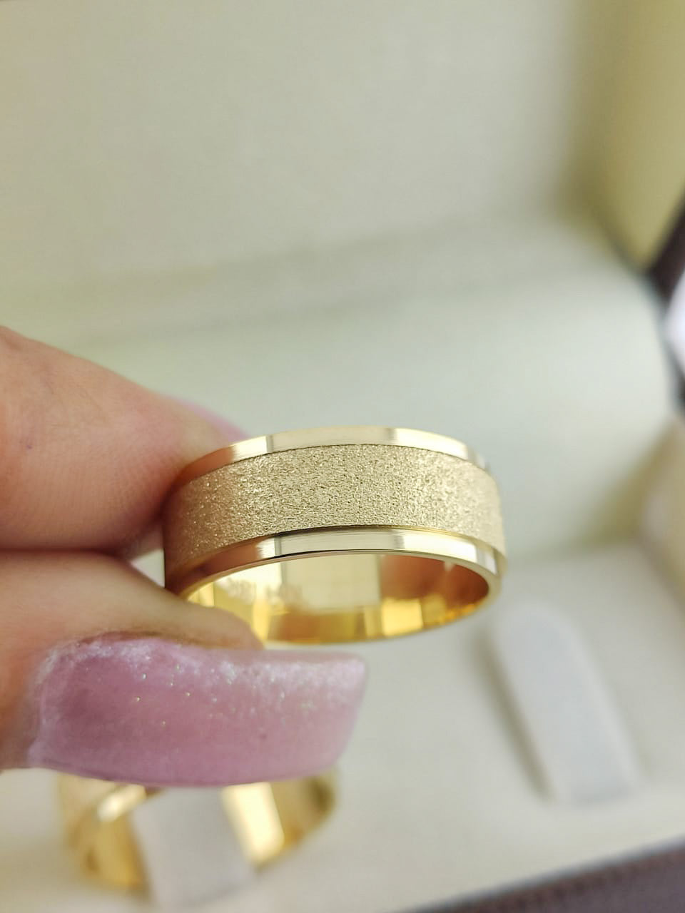 Aliança Reta 7mm Forte e Sofisticada em Ouro 18K Acabamento Premium RT 77 Sou Linda