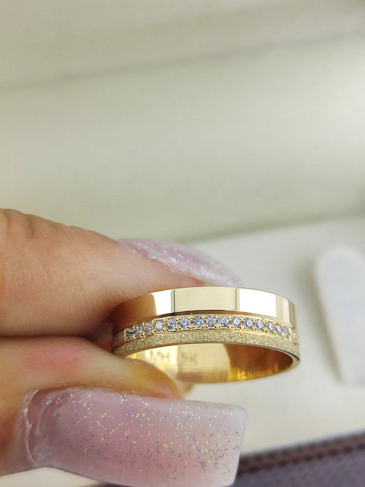 Aliança Reta 5mm com Cravejamento Refinado em Ouro 18K Acabamento Premium RT 87 Sou Linda